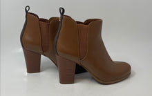 Load image into Gallery viewer, Michael Kors Womens Evaline Brown Leather Pull-On Chelsea Boots Size 9M