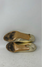 Load image into Gallery viewer, Stuart Weitzman Womens Chantelle Gold-Tone Peep Toe Slip-On Pump Heels Size 7M