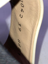 Load image into Gallery viewer, Authentic Giuseppe Zanotti Womens Black Cream Ankle Strap Heels Size 39 Damaged