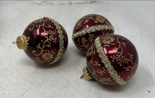 Load image into Gallery viewer, Set Of 3 Pcs American Classics Burgundy And Gold Balls Christmas Ornaments