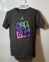 Load image into Gallery viewer, Air Jordan Boys Gray Graphic Print Short Sleeve Crew Neck Pullover T-Shirt Sz L
