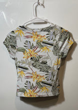 Load image into Gallery viewer, Guess Womens Multicolor Tropical Print Cap Sleeve Crew Neck T-Shirt Size Small