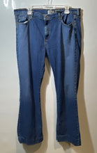 Load image into Gallery viewer, Levi's Womens Blue Medium Wash Pockets Denim Straight Leg Jeans Size 16L