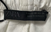 Load image into Gallery viewer, Zara Womens White Flat Front Elastic Waist Drawstring Sweat Shorts Size XS