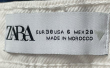 Load image into Gallery viewer, Zara Womens White Cotton Light Wash Pockets Cut Out Straight Denim Jeans Size 6