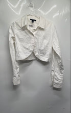 Load image into Gallery viewer, Forever 21 Womens White Long Sleeve Collared Cropped Button-Up Shirt Size Medium