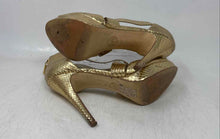 Load image into Gallery viewer, Michael Kors Womens Ariel Jet Set 6 Gold-Tone Platform Sandals Size 7 M