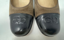 Load image into Gallery viewer, Authentic Salvatore Ferragamo Womens Brown Black Block Pump Heels Size 6 4A