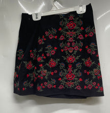 Load image into Gallery viewer, Zara Basic Womens Black Floral Embroidered Straight & Pencil Skirt Size XS