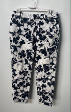 Load image into Gallery viewer, Tommy Hilfiger Womens Black White Floral Print Pockets Cropped Pants Size 2
