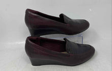 Load image into Gallery viewer, Clarks Womens Mallory Pearl Burgundy Round Toe Wedge Heel Slip-On Loafers Sz 7 W