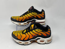 Load image into Gallery viewer, Authentic Nike Kids Air Max Plus Orange Black Sneaker Shoes Size 3.5Y Damaged