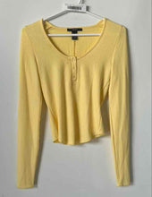 Load image into Gallery viewer, Forever 21 Womens Yellow Long Sleeve Henley Neck Ribbed Cropped Blouse Top Sz S