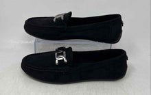 Load image into Gallery viewer, Gloria Vanderbilt Mens Black Silver Chain Round Toe Slip-On Loafer Shoes Size 8