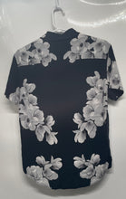 Load image into Gallery viewer, Guess Mens Black Floral Print Short Sleeve Collared Button-Up Shirt Size XS