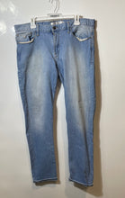 Load image into Gallery viewer, Guess Mens Blue Denim 5-Pocket Design Light Wash Tapered Jeans Size 36x32