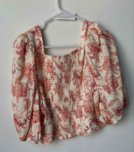 Load image into Gallery viewer, Express Womens Beige Floral Puff Sleeve Sweetheart Neck Cropped Top XL With Tag