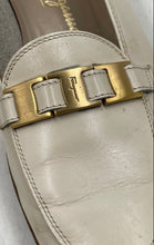 Load image into Gallery viewer, Authentic Salvatore Ferragamo Womens Cream Leather Loafer Flats Size 8.5 2A