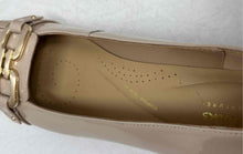 Load image into Gallery viewer, Clarks Womens Nyta45 Court 26181319 Beige Leather Slip-On Pump Heels Size 8.5