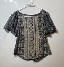 Load image into Gallery viewer, Lucky Brand Womens Black Gray Geometric Print Flutter Sleeve Blouse Top Size S