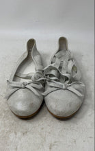 Load image into Gallery viewer, Bass 10 Womens Silver Glitter Leather Round Toe Slip-On Ballet Flats Size 37
