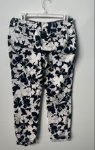 Load image into Gallery viewer, Tommy Hilfiger Womens Black White Floral Print Pockets Cropped Pants Size 2