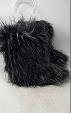 Load image into Gallery viewer, Unbranded Womens Gray Fluffy Pull-On Winter Snow Boots Size 10