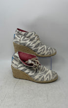 Load image into Gallery viewer, Toms Womens Desert Gray White Lace-Up Wedge Heel Ankle Bootie Boots Size 7.5