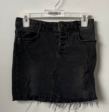 Load image into Gallery viewer, Zara Womens Black Denim Dark Wash Raw Hem 5-Pocket Design Mini Skirt Size Small