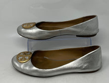 Load image into Gallery viewer, Authentic Tory Burch Womens Benton 55128 Silver-Tone Ballet Flats Sz 9.5 Damaged