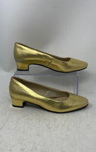 Load image into Gallery viewer, Array Womens Cora 1380510 Gold Leather Slip-On Block Pump Heels Size 7.5M