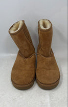 Load image into Gallery viewer, UGG Womens Classic Short II Brown Suede Pull-On Ankle Winter Boots Size 9