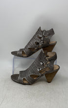 Load image into Gallery viewer, Vince Camuto Womens Eadon Silver-Tone Wooden Block Heel Slingback Sandals 7.5M