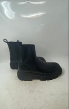 Load image into Gallery viewer, Zara Mens Black Leather Pull-On Round Toe Ankle Chelsea Boots Size 11