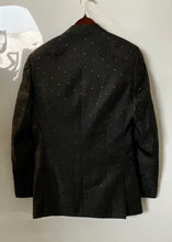 Load image into Gallery viewer, Statement Mens Black Long Sleeve Peak Lapel Flap Pockets One-Button Blazer 38R