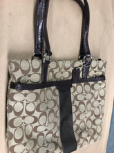 Load image into Gallery viewer, Coach Woman Bag.