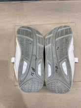 Load image into Gallery viewer, New Balance White Shoes Size 8