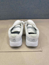 Load image into Gallery viewer, New Balance White Shoes Size 8