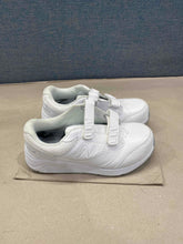 Load image into Gallery viewer, New Balance White Shoes Size 8