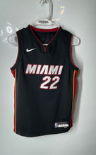 Load image into Gallery viewer, Nike Youth Black Multicolor Miami Heat Jimmy Butler #22 NBA Jersey Size M 10/12
