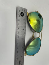 Load image into Gallery viewer, Ray-Ban Aviator Men's Gold Tone Mod. 3025 With Case

