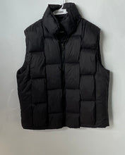 Load image into Gallery viewer, Forever 21 Mens Black Mock Neck Pockets Full-Zip Puffer Vest Size Large
