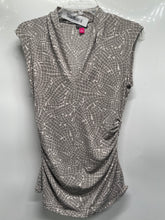 Load image into Gallery viewer, Vince Camuto Womens Gray Printed Sleeveless Ruched Blouse Top Size Small
