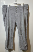 Load image into Gallery viewer, Tommy Hilfiger Womens Gray Pinstripe Print Slash Pockets Cropped Pants Size 16

