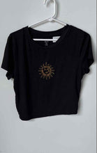 Load image into Gallery viewer, Charlotte Russe Womens Black Sun Print Short Sleeve Cropped T-Shirt Size XL
