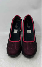 Load image into Gallery viewer, Puma Womens Hakodda 355420 03 Pink Black Slip-On Wedge Pump Heels Size 8.5
