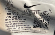 Load image into Gallery viewer, Nike Mens Phantom GT2 DA4433-007 Black Leather Lace-Up Soccer Cleats Size 6.5
