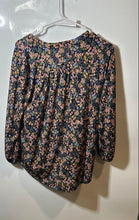 Load image into Gallery viewer, Vince Camuto Womens Multicolor Floral 3/4 Sleeve V-Neck Blouse Top Size Small
