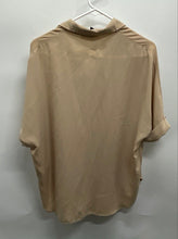 Load image into Gallery viewer, Forever 21 Womens Khaki Short Sleeve Collared Button-Up Shirt Size Medium
