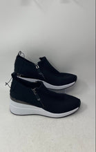 Load image into Gallery viewer, DKNY Womens Black Round Toe Low Top Side Zip Sneaker Shoes Size 6M
